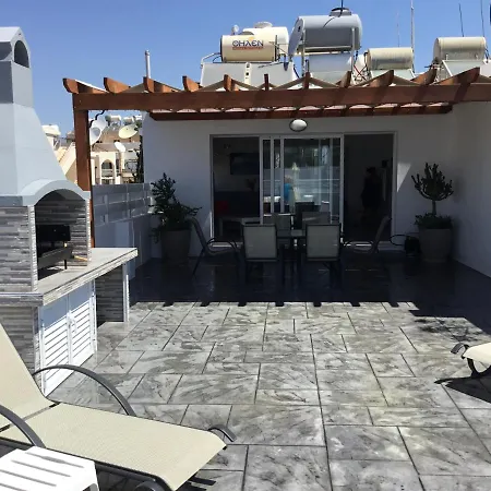 The Terrace - Ayai Napa * 圣纳帕